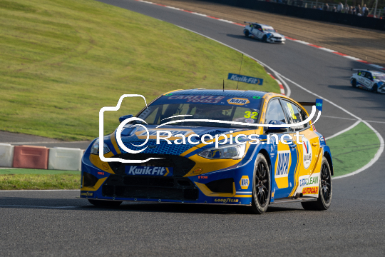 Daniel rowbottom Arrives To The Grid - British Touring Car Champ