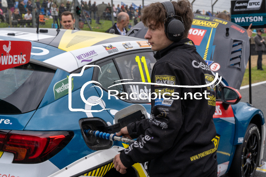 Hydraulics Topped Up On Grid - British Touring Car Championship