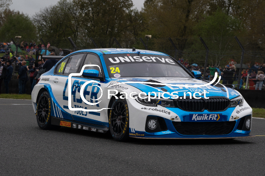 Jake Hill Arrives to the grid - British Touring Car Championship