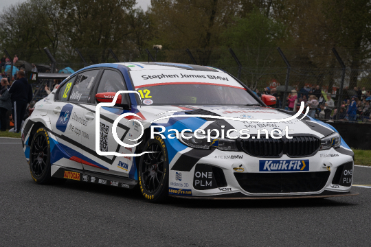 Stephen Jelley Arrives To The Grid - British Touring Car Champio